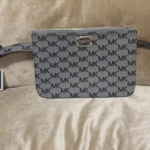 📍Michael Kors light blue with dark due Belt Bag